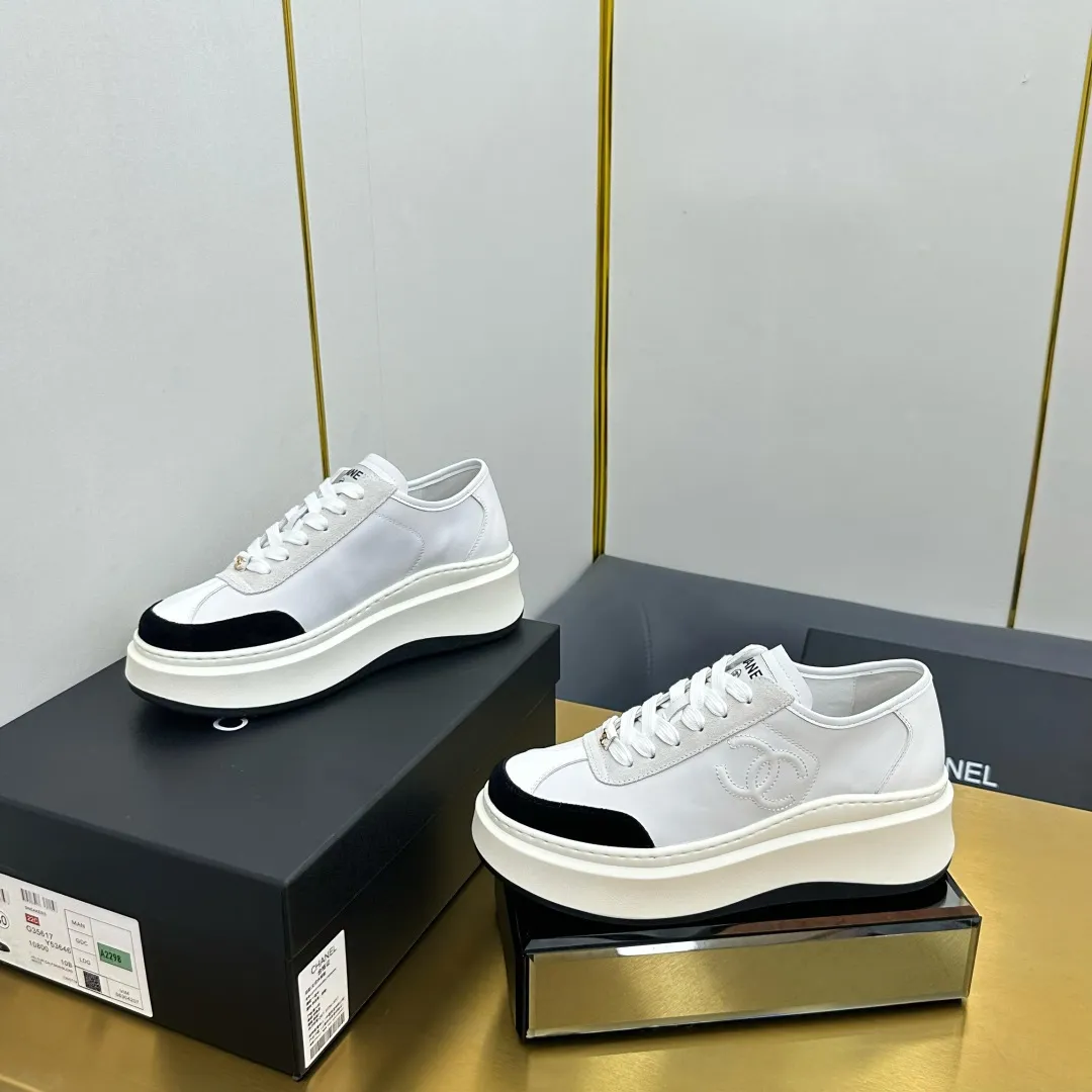 👟👟Ex-factory price 600👟👟 Upgraded version, upgraded version, upgraded version! No rebuttal accepted! ! ! ! Chanel Chanel panda shoes! 2025 counter's top casual sports shoes. This classic design; the upper is electro-embroidered with a variety of techniques; the outsole is fashionable and sporty; the unusual inclusion of a variety of color matching elements... The diversified mix and match is very good-looking and versatile, and can be used for leisure, fashion, sports, and outdoor... ꫛꫀꪝ Go➫ Materials: ❶Upper made of: original imported first-layer silk cowhide + original waterproof cloth + original first-layer cowhide ❷Inner lining: Original Yangli+Net ❸Outsole based on: Original TPU combination outsole Counter boutique packaging complete set for women 35–41 👉 👉